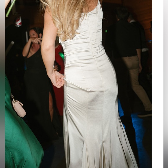 Cult Gaia Elegant Cream Cowl Neck Evening Gown - sleeves not included - Picture 2 of 6